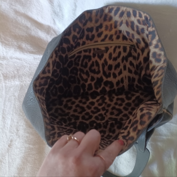 Elegant Gray Leather Bag. - Picture 3 of 8